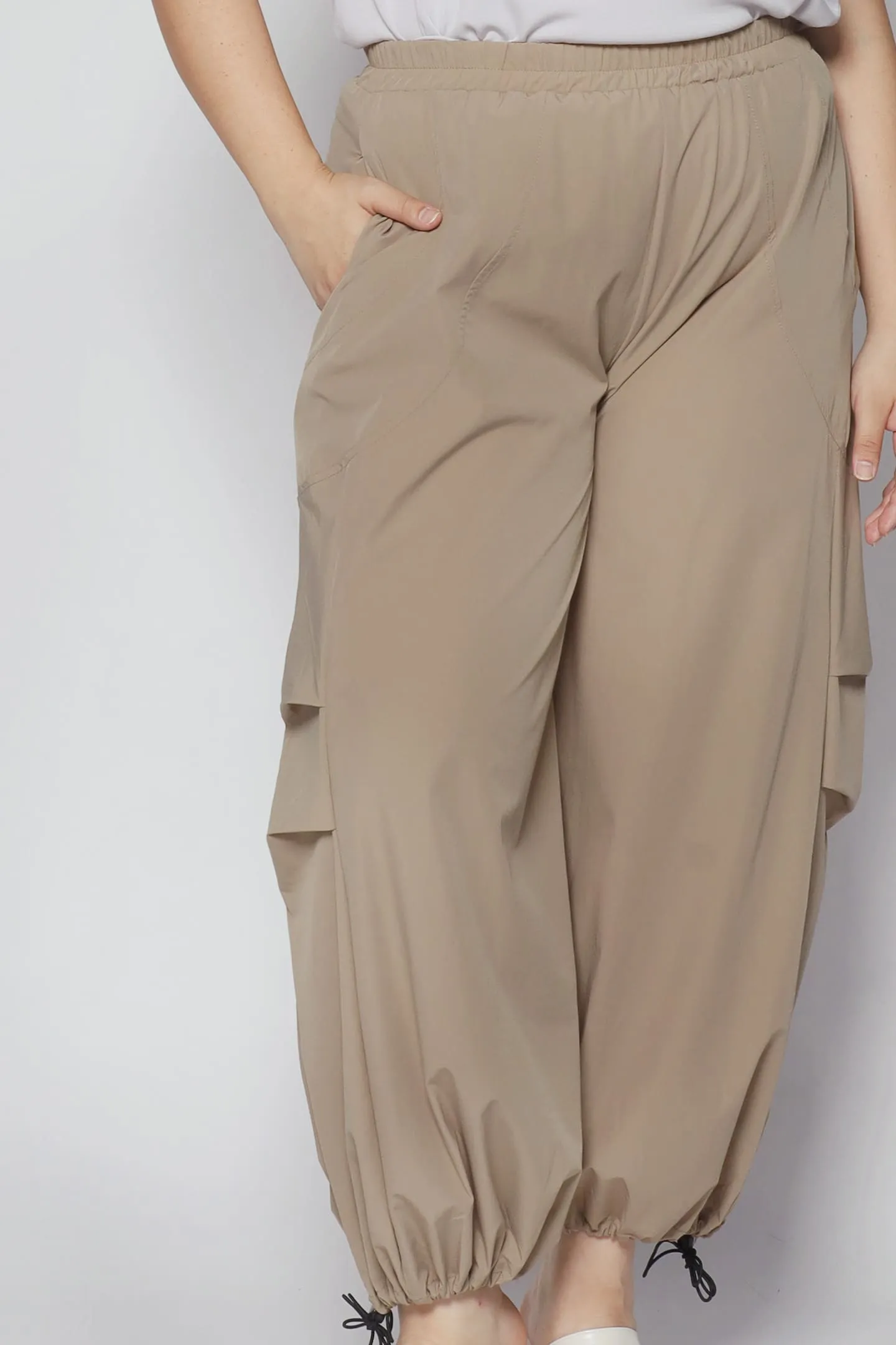 Chantelle Pants in Khaki